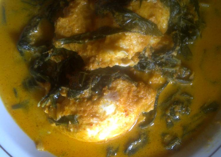 Resep gulai  daun singkong plus telur  ceplok  oleh dian 