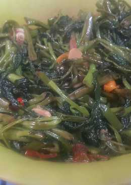 Oseng kangkung plus ebi goreng