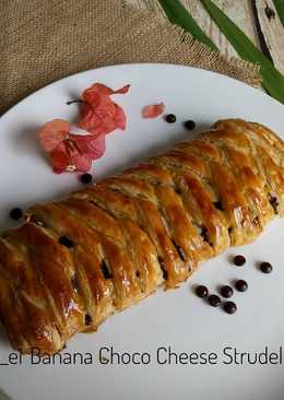 Banana Choco Cheese Strudel