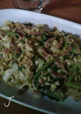 Mie goreng daging asap (basah)