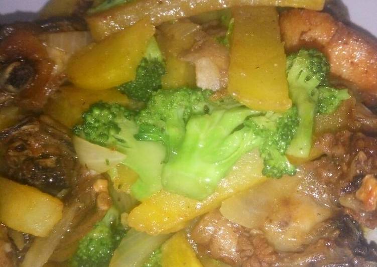 Resep Ayam brokoli Tumis mentega Dari RanNy MedOla Putri