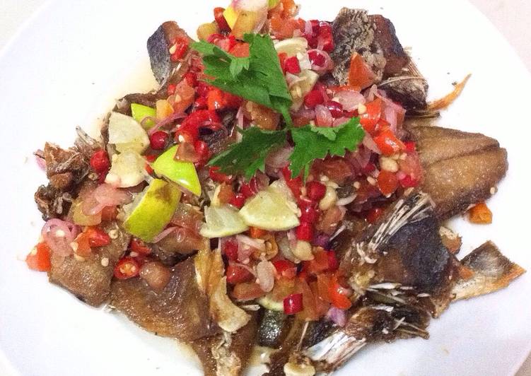 resep lengkap untuk Ikan Asin Sambal Dabu-dabu