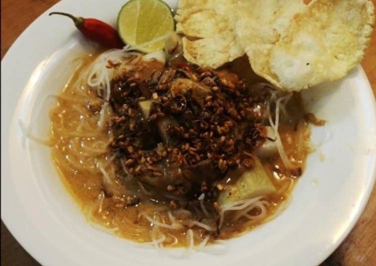 bahan dan cara membuat Campor (Soto Daging Sumenep)