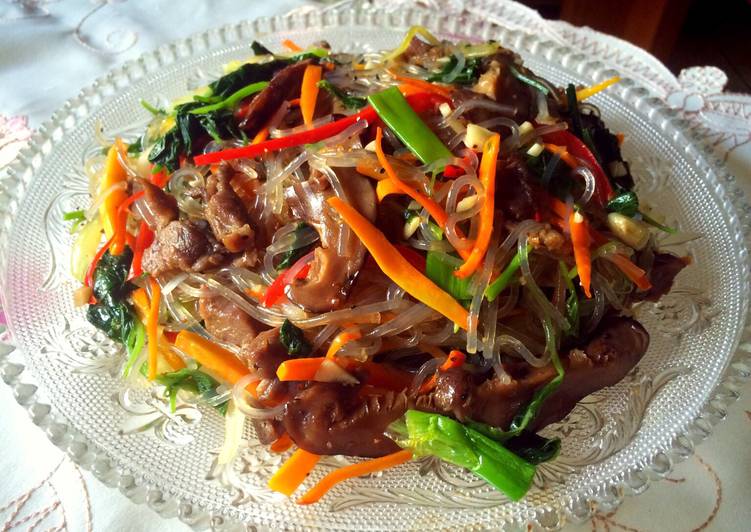 Resep Japchae (Sweet Potato Noodle Stir Fried with Vegetable & Meat)
Dari Utha
