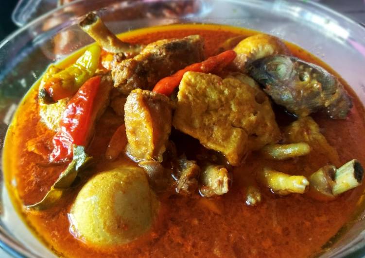 gambar untuk resep Balungan ayam, tahu dan telur kuah kuning