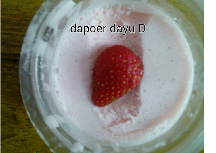 resep lengkap untuk Ice Cream Strawberry Homemade