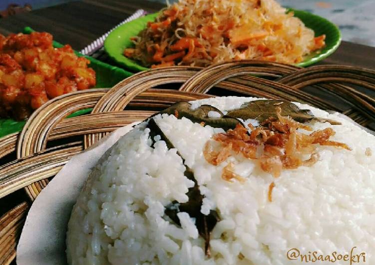 gambar untuk resep makanan Nasi uduk wangi sereh