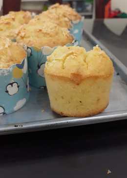 Cheese yoghourt muffin