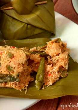 Bothok campur2 (petai cina, tahu, tempe, daun singkong)