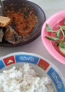 Pecek lele kemangi ala warung