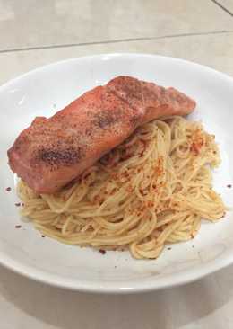 Spaghetti Aglio Olio with Grilled Salmon