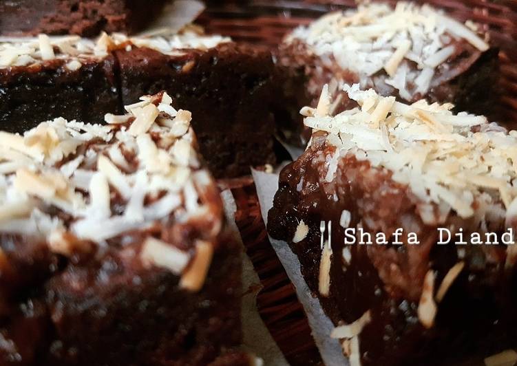 gambar untuk resep Chocolate Cheese Brownie (super fudgy & moist)????