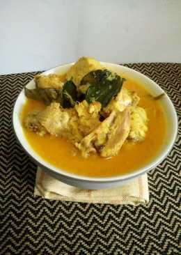 Opor ayam bumbu kuning