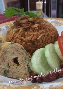 Nasi Goreng Madu W/ Egg Roll