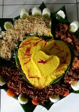 Nasi kuning sederhana gurih