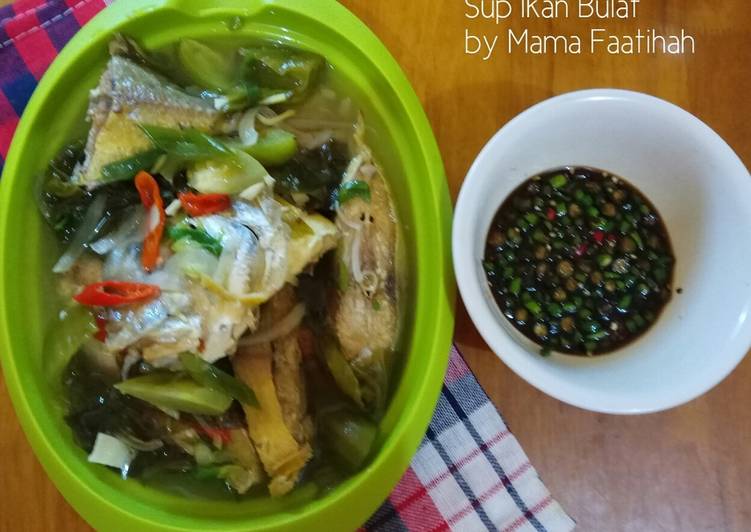 resep lengkap untuk Sup Ikan Bulat dengan Sawi Asin