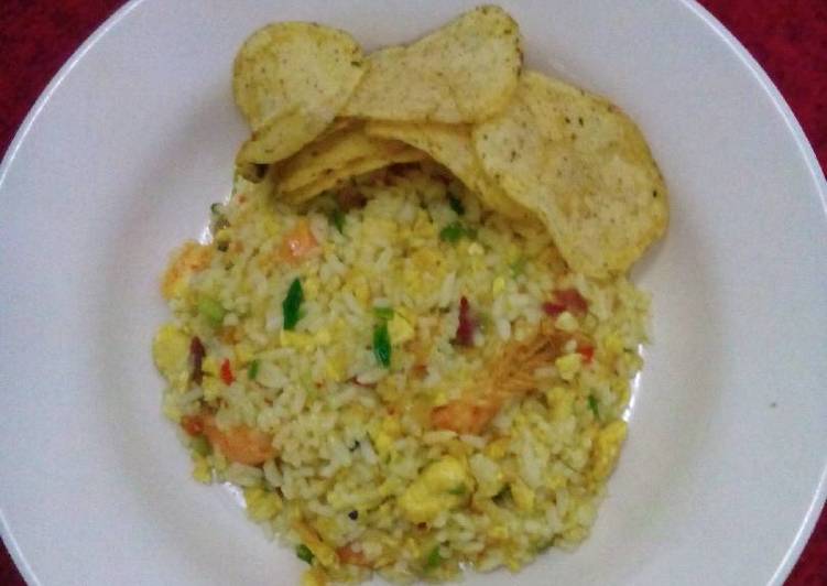 gambar untuk resep Nasi Goreng Udang Kunyit Kencur Spesial