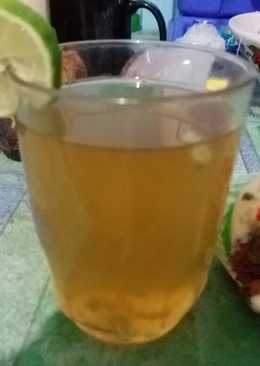 Green tea with honey and lemon