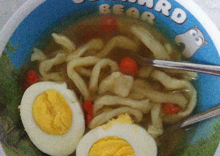 bahan dan cara membuat Udon Kuah Royco Sapi