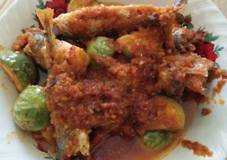 resep masakan Sambel goreng ikan cue terong bulat