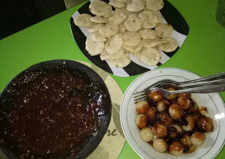 resep lengkap untuk Rujak cireng + cilok sambal bawang