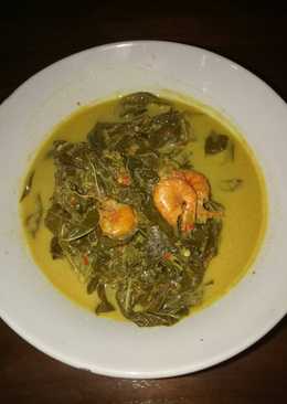 Gulai pucuk ubi (daun singkong)