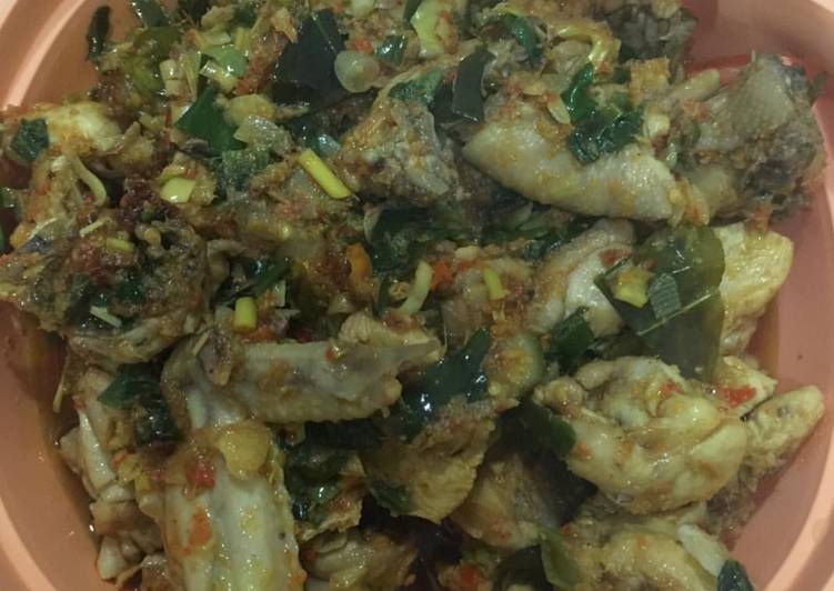 resep lengkap untuk Ayam Woku Manado