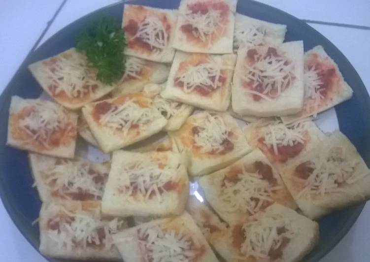 cara membuat Roti Pizza Mini