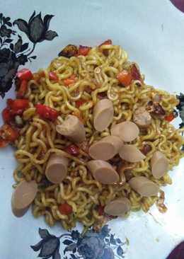 Mi goreng sosis pedas