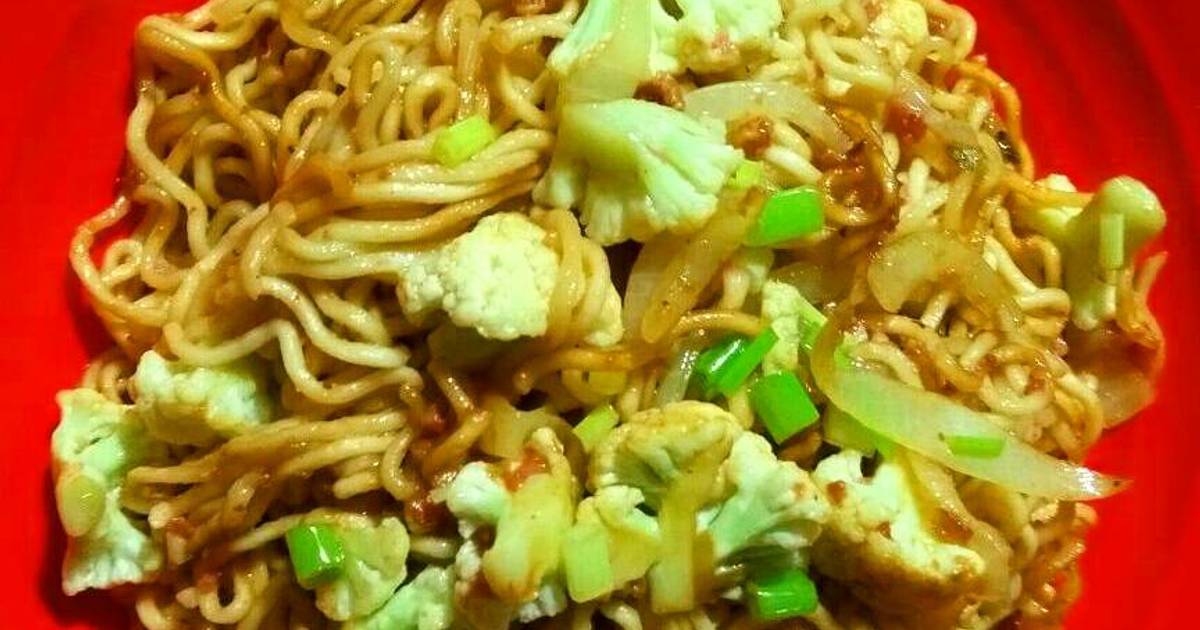 Resep Mie Goreng  kornet kembang  kol  oleh Shovya Ratna Dewi 