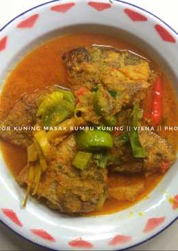 Ikan ekor kuning masak bumbu kuning