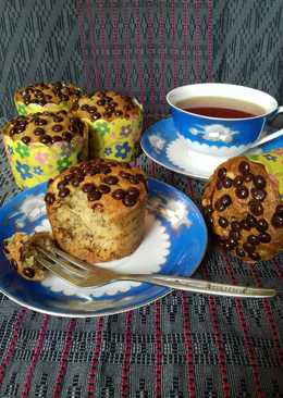 Simple choco chip banana muffin