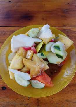 Rujak Buah Bumbu Kacang