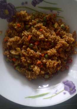 Nasi goreng wortel dan kacang polong