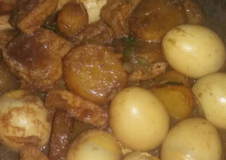 Resep Semur telor tahu kentang Dari iis ibune viefal