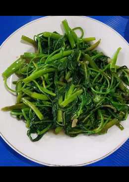 Kangkung tumis belacan (terasi)