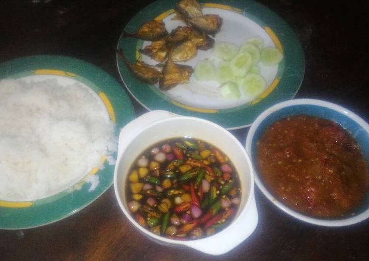 resep Ikan goreng sambal terasi dan kuah kecap