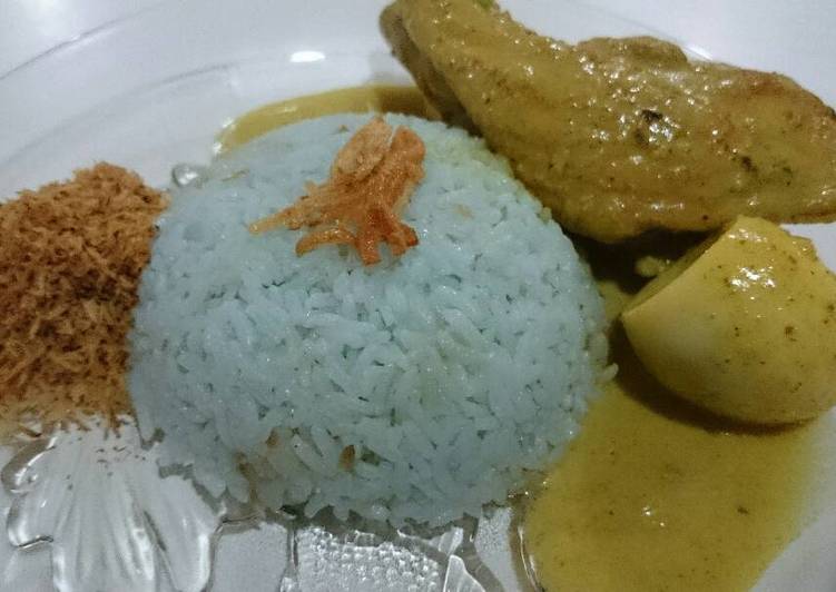 Resep Ayam kare masak sederhana dimakan dengan Nasi biru bawang merah
goreng By AMANDA
