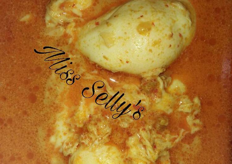 bahan dan cara membuat Gulai Telur Ceplok