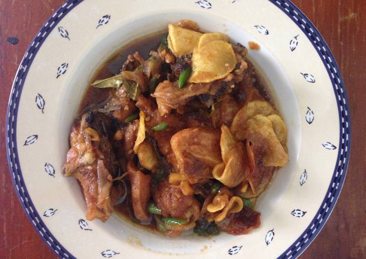 bahan dan cara membuat Semur ayam kentang pedas