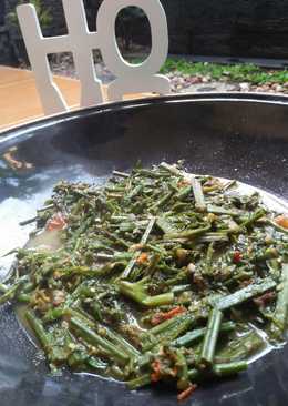 Sayur pakis terasi pedaasss