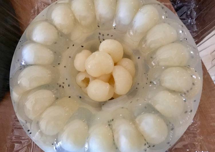 resep masakan Coconut longan puding.