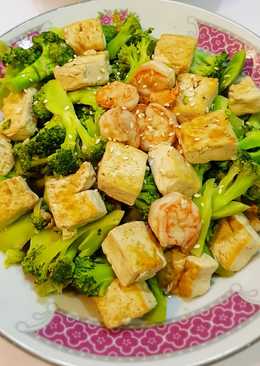 Stir fry sesame brocolli tofu