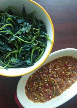 daun ubi rebus sambal bawang merah segar 