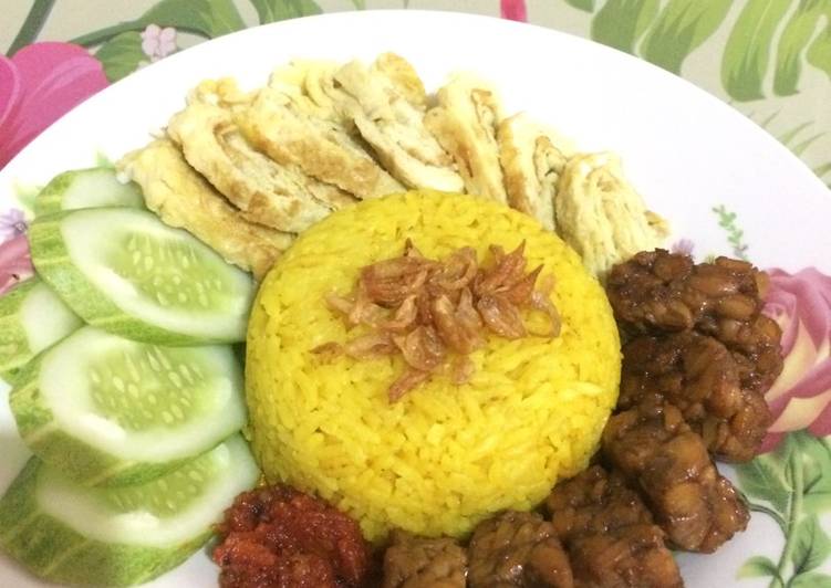 gambar untuk cara membuat Nasi kuning magicom