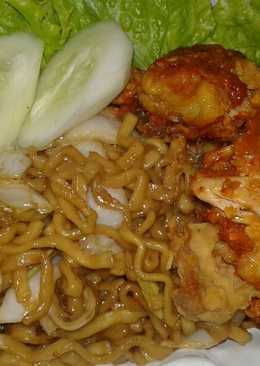 Mie Geprek (Mie + ayam geprek)