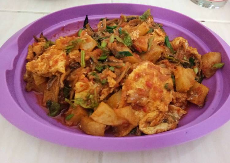 resep makanan Telor dadar, kentang dan teri sambel