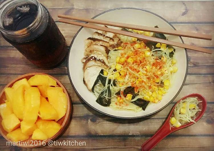 resep lengkap untuk Chicken Curry Rice Noodles