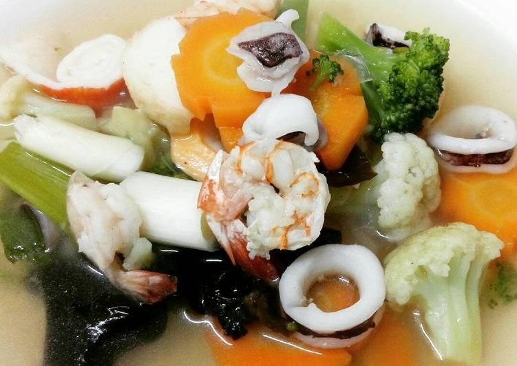 resep Sup seafood kuah bening