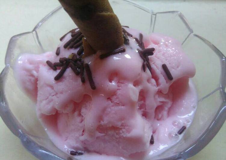 resep makanan Es Krim Strawberry ??